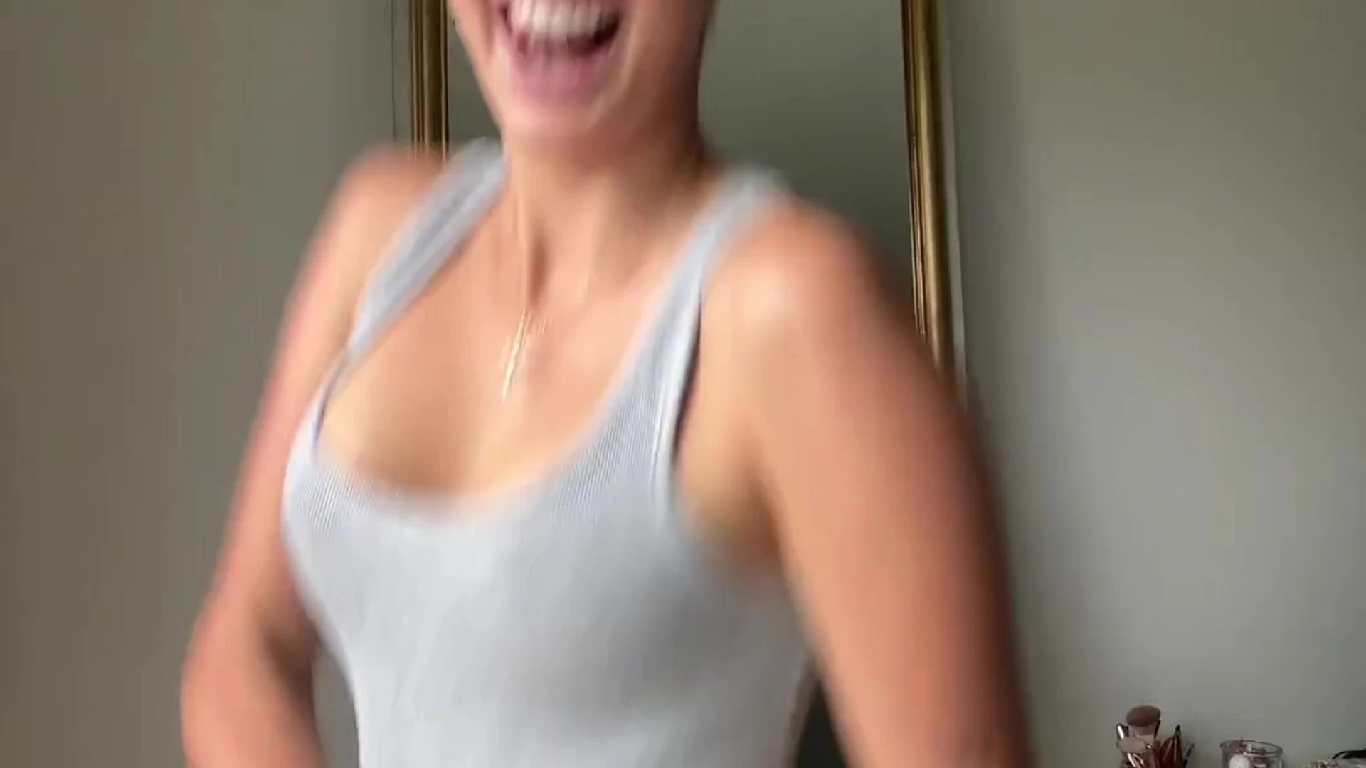 Ellaalexandraxo onlyfans dancing and shaking her small ass in newly leaked video