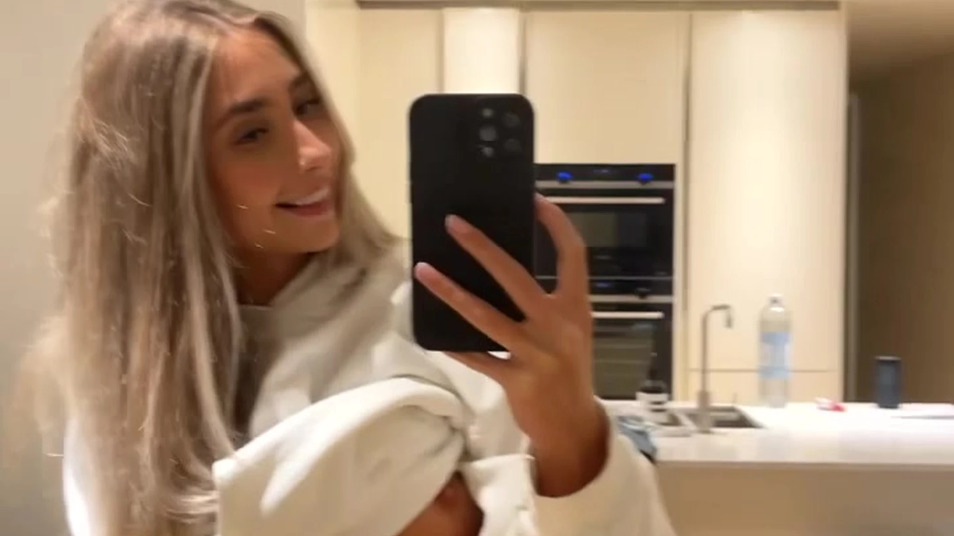 Lillian Phillips taking a selfie exposing her tits in leaked video
