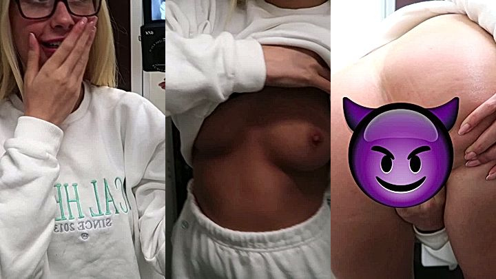 onlyfans Lillian Phillips lifting up her top to show her tits