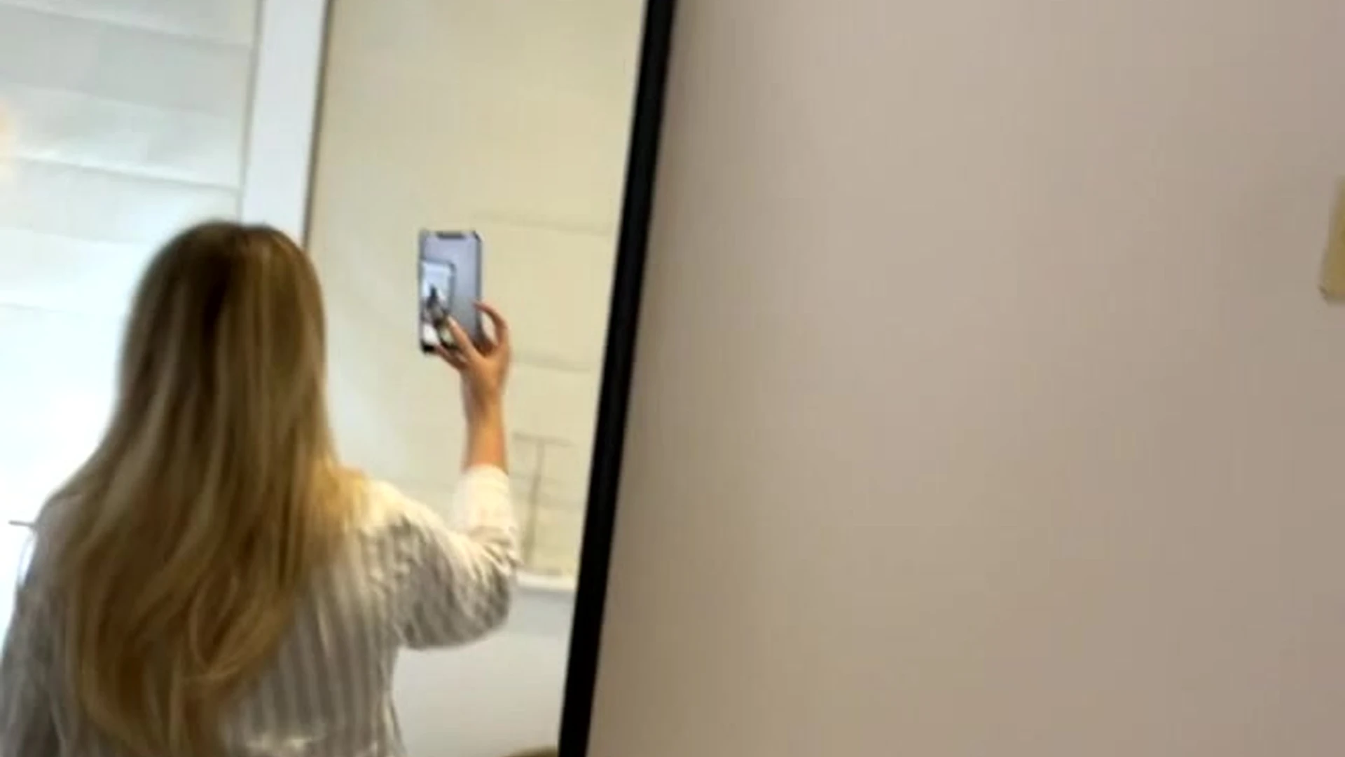 Lillian Phillips taking a selfie showing off her ass